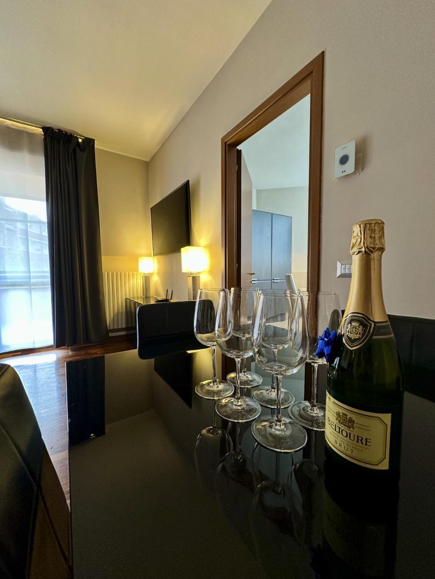 King Apartment Milano Bocconi Exteriör bild